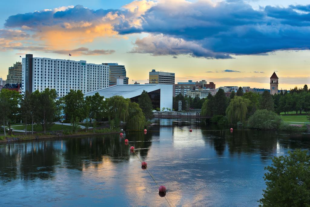 Oxford Suites Spokane Downtown Bagian luar foto