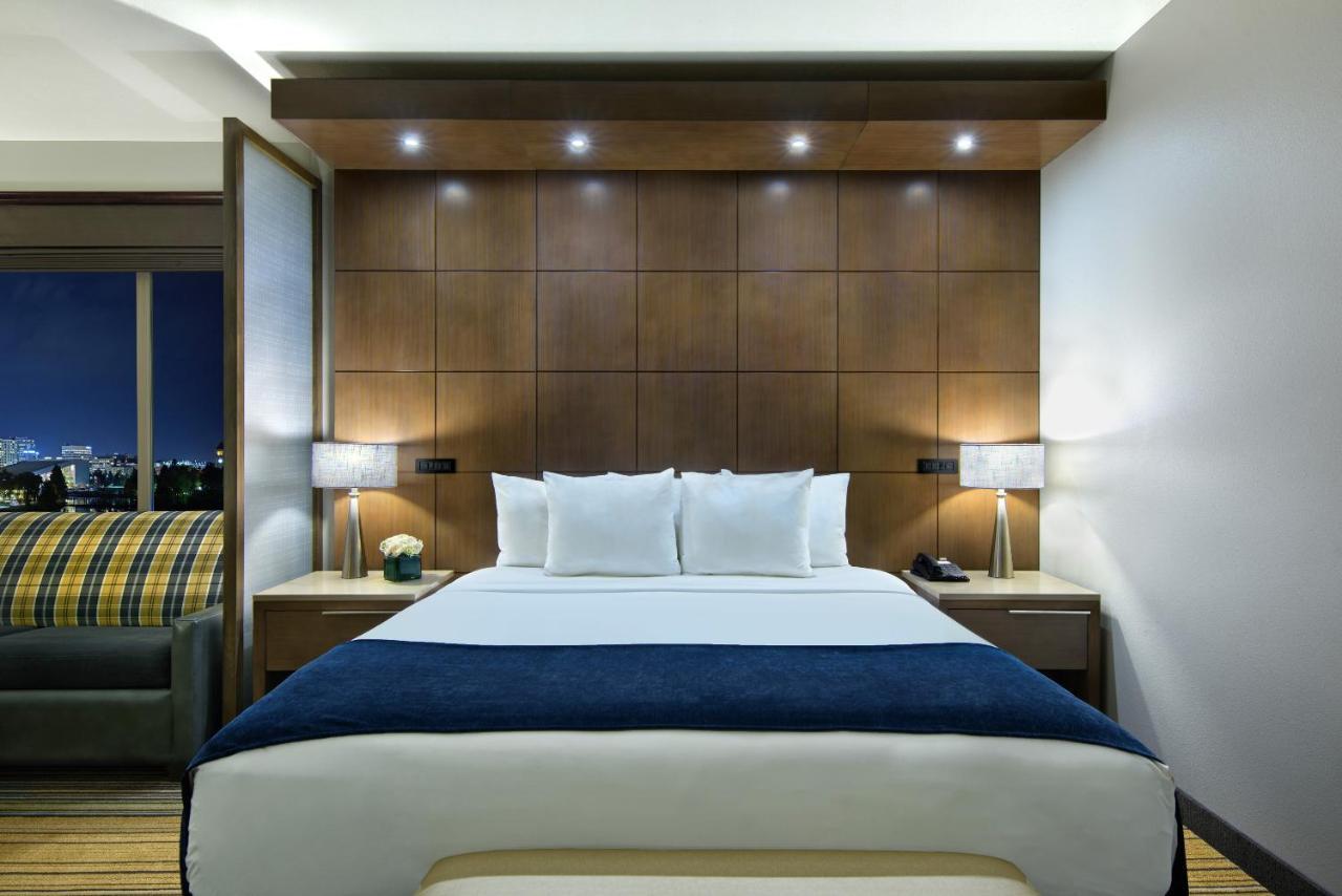 Oxford Suites Spokane Downtown Bagian luar foto